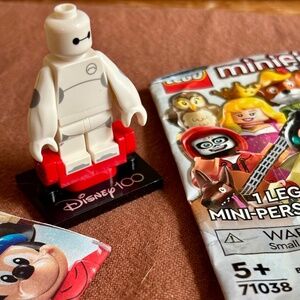 LEGO DISNEY 100 "Bay Max" dis100-17 INCL All pieces, accessories, pamphlet & bag